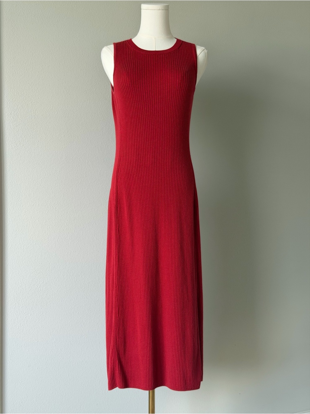 Uniqlo Sleeveless Ribbed Knit Midi Dress in Muted Brick Red - S